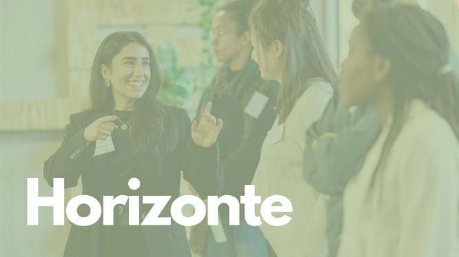 Titelbild mit jungen Leuten, die miteinander lachen. Über dem Bild liegt ein grünes Overlay mit dem Text: Horizonte