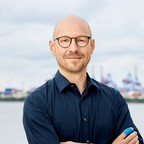 portrait photo of Dr. Lukas Hoffmann