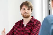 Porträt des B-You!-Tutors Dennis Warnholtz