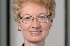 Porträt von PROF. DR. DORIS KÖNIG M.C.L.